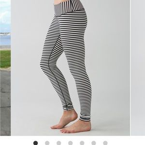 Lululemon under under leggings black white striped size 6